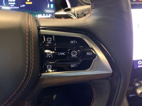 Used 2023 Jeep Grand Cherokee Summit AWD/4WD image 28