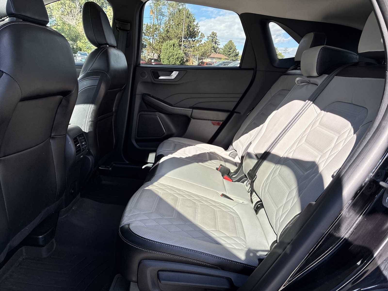 Used 2024 Ford Escape Platinum w/ Premium Technology Package AWD/4WD image 25