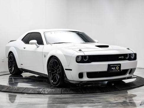 Used 2018 Dodge Challenger SRT Hellcat RWD image 28