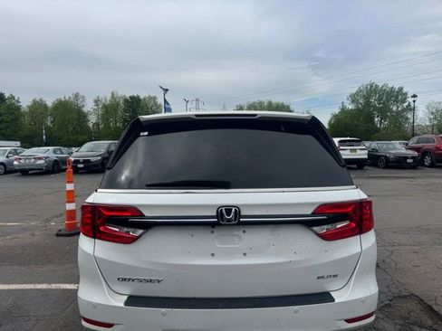 Used 2024 Honda Odyssey Elite image 3