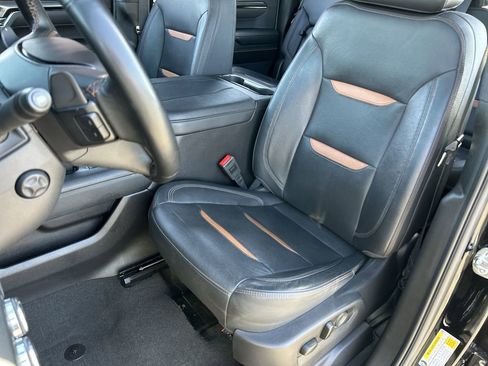 Used 2025 GMC Sierra 1500 AT4 w/ Technology Package AWD/4WD image 19