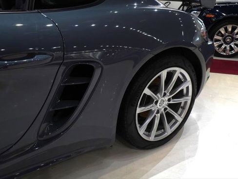 Used 2018 Porsche 718 Cayman RWD image 23