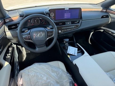 New 2025 Lexus ES 300h w/ Premium Package image 9