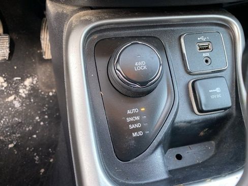 Certified 2019 Jeep Compass Latitude w/ Cold Weather Group image 27