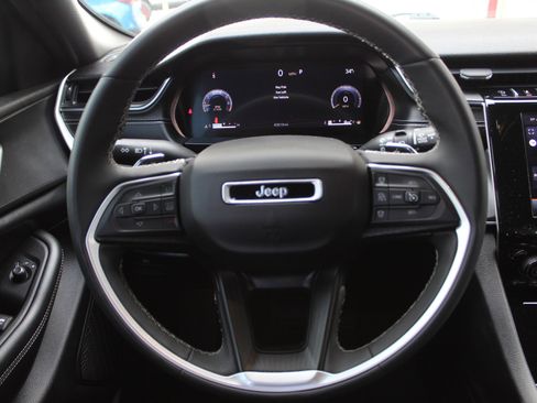 Used 2024 Jeep Grand Cherokee L Laredo image 27