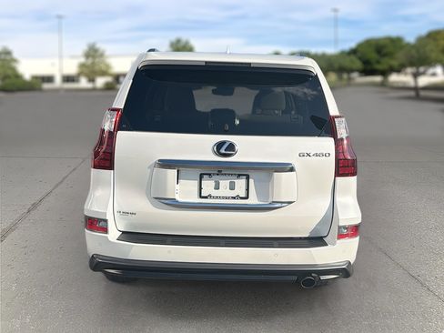 Used 2022 Lexus GX 460 Premium w/ Accessory Package AWD/4WD image 6