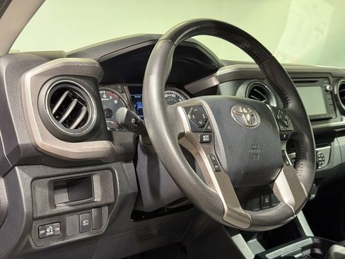 Used 2019 Toyota Tacoma SR5 image 16