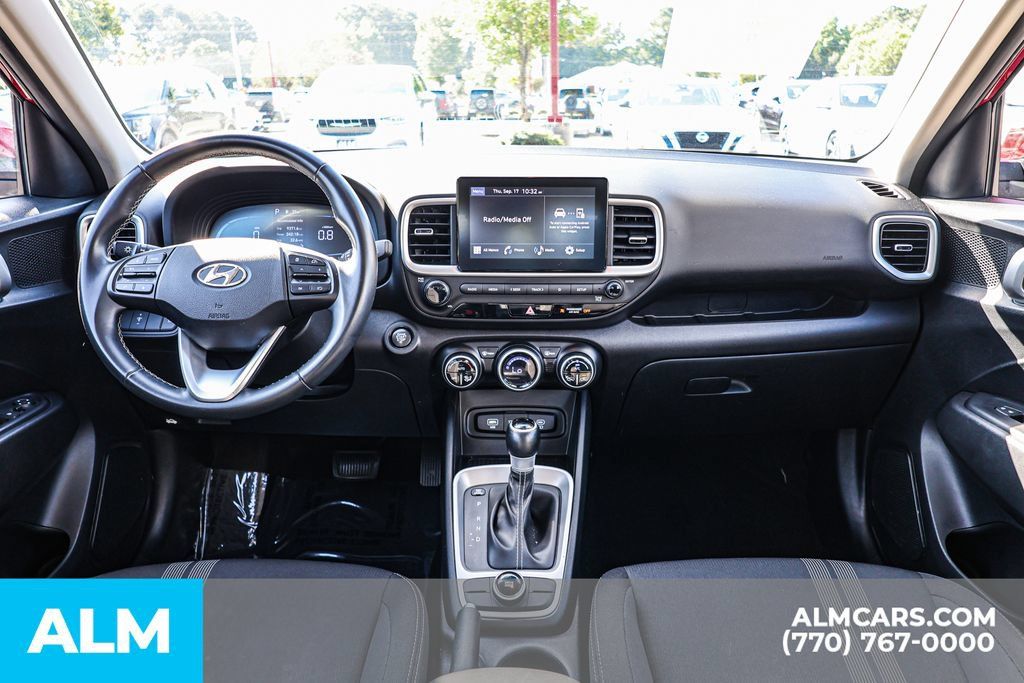 Used 2025 Hyundai Venue SEL FWD image 28