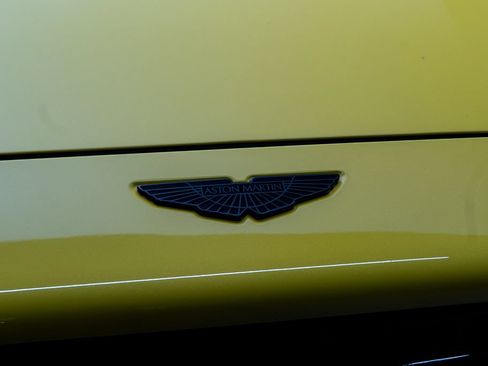 Used 2022 Aston Martin DBX AWD/4WD image 9