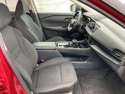 Used 2025 Nissan Rogue S AWD/4WD image 18