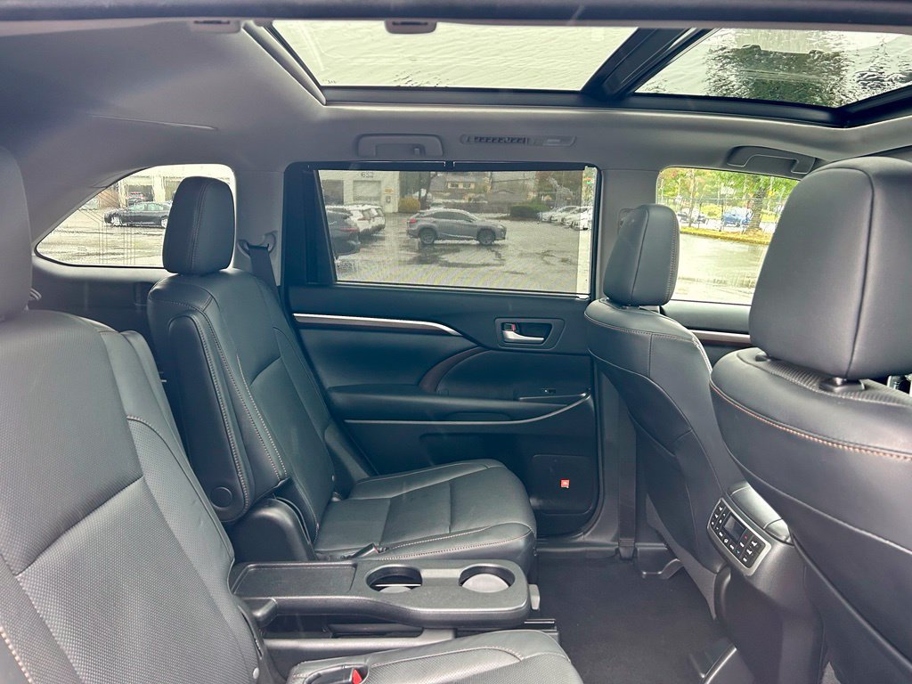 Used 2015 Toyota Highlander Limited Platinum AWD/4WD image 15
