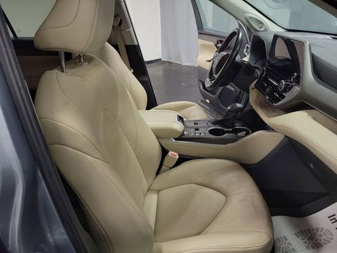 Used 2023 Toyota Highlander Limited image 23