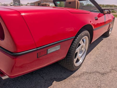 Used 1990 Chevrolet Corvette Convertible RWD image 29