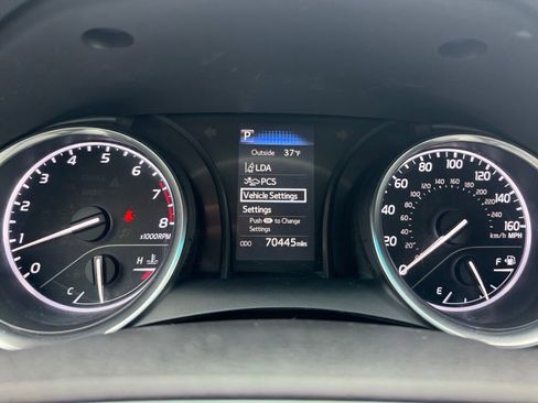 Used 2018 Toyota Camry LE image 26