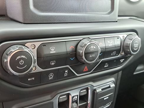 Used 2021 Jeep Wrangler Unlimited Sport image 22