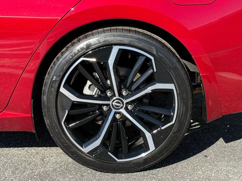 Used 2023 Nissan Altima 2.5 SR w/ SR Premium Package image 18