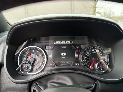 Used 2023 RAM 1500 Big Horn AWD/4WD image 34