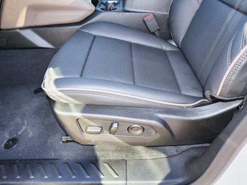 New 2026 GMC Canyon Denali image 9