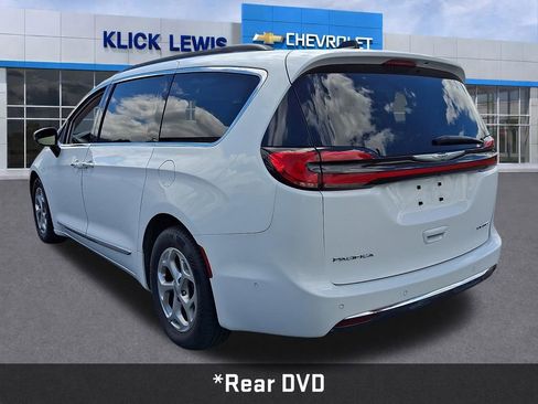 Used 2023 Chrysler Pacifica Limited w/ Uconnect Theater Family Group FWD image 5