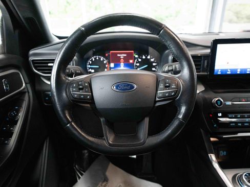 Used 2020 Ford Explorer XLT w/ Equipment Group 202A AWD/4WD image 21