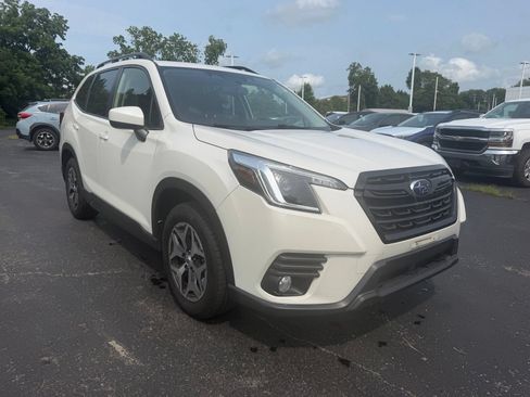 Used 2023 Subaru Forester Premium AWD/4WD image 4