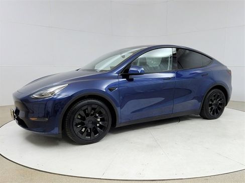 Used 2021 Tesla Model Y Long Range image 3