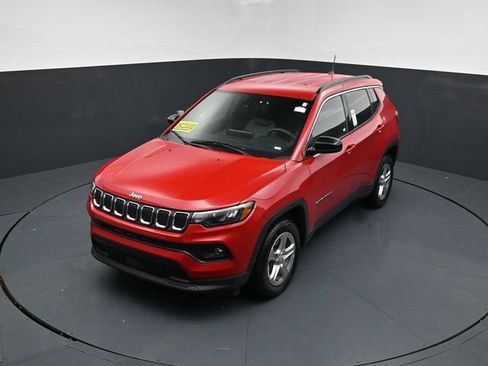 Used 2024 Jeep Compass Latitude AWD/4WD image 31