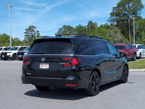 Used 2024 Honda Odyssey Sport image 3