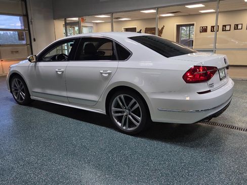 Used 2016 Volkswagen Passat 1.8T R-Line FWD image 9