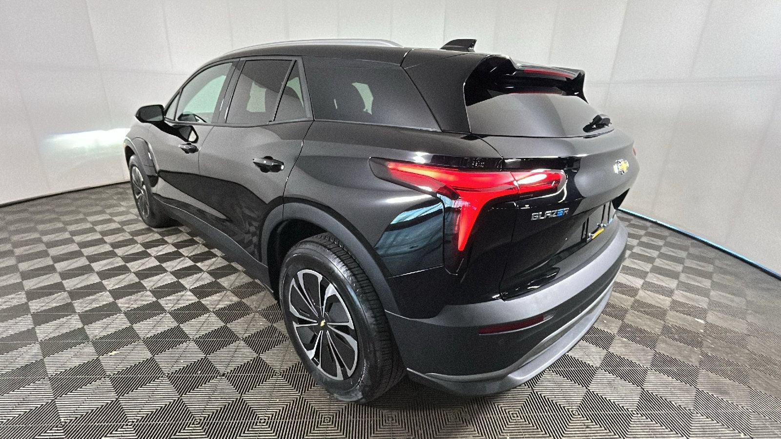 Used 2024 Chevrolet Blazer EV LT AWD/4WD image 5