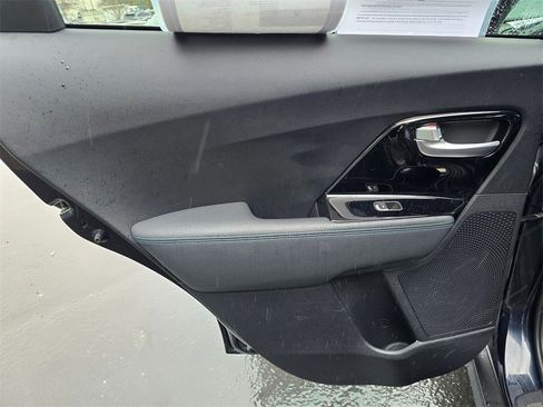 Used 2020 Kia Niro EX Premium w/ Cold Weather Package image 9