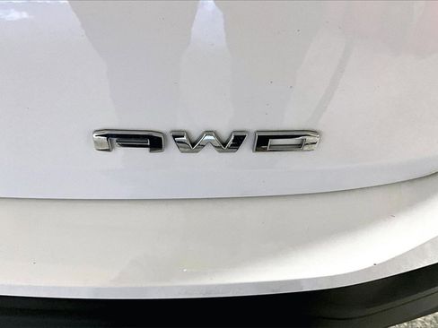 Used 2023 GMC Terrain SLE w/ Driver Convenience Package image 24