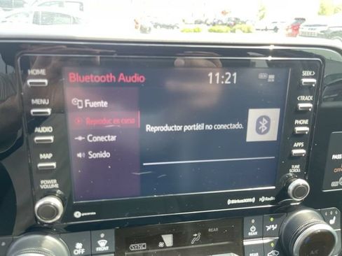 Used 2020 Toyota Highlander XLE FWD image 16