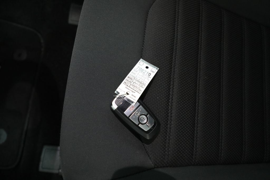 Used 2019 Ford Fusion SE FWD image 21