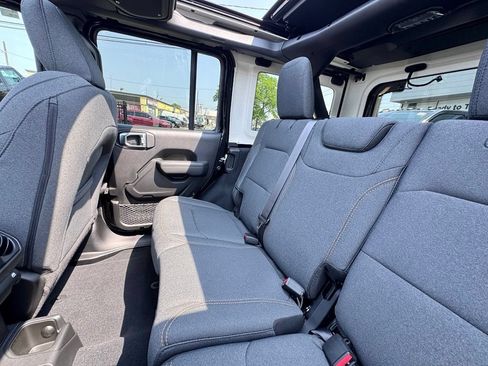 Used 2025 Jeep Wrangler Unlimited Sport AWD/4WD image 18