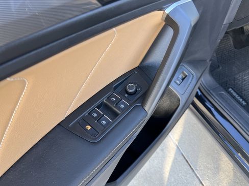 Certified 2024 Volkswagen Tiguan SE image 14