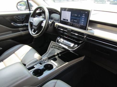 Used 2023 Lincoln Corsair AWD w/ Equipment Group 101A image 18