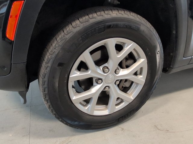 Used 2024 Jeep Grand Cherokee Limited w/ Luxury Tech Group II AWD/4WD image 9