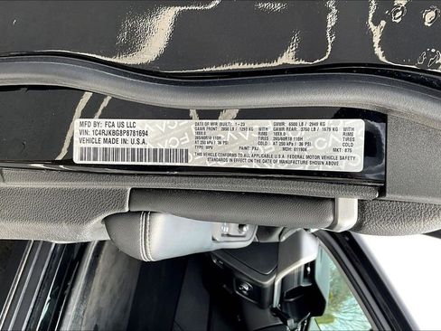 Used 2023 Jeep Grand Cherokee L Limited AWD/4WD image 19