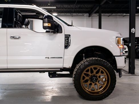 Used 2022 Ford F350 Platinum AWD/4WD image 17
