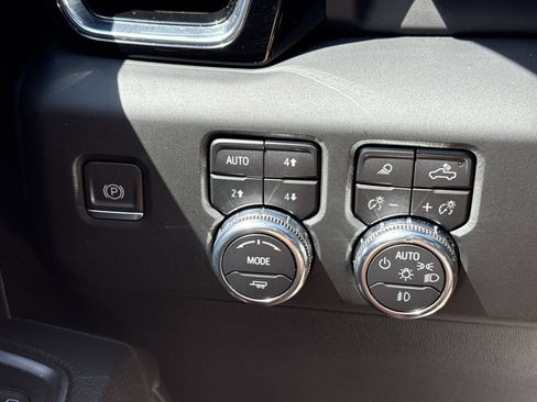 Used 2023 GMC Sierra 1500 Denali AWD/4WD image 18