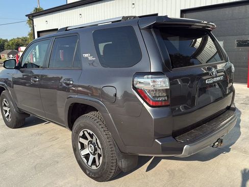 Used 2018 Toyota 4Runner 4WD image 2
