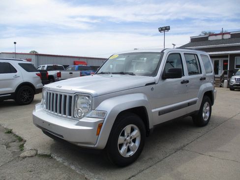 Used 2012 Jeep Liberty Sport AWD/4WD image 2