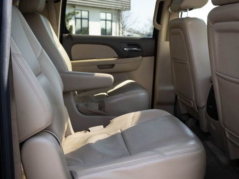 Used 2011 Chevrolet Suburban LTZ image 31