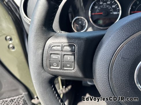 Used 2015 Jeep Wrangler Unlimited Rubicon w/ Connectivity Group image 37