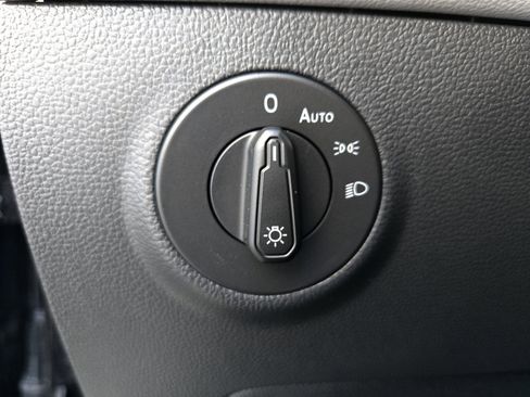 New 2024 Volkswagen Taos SE image 18