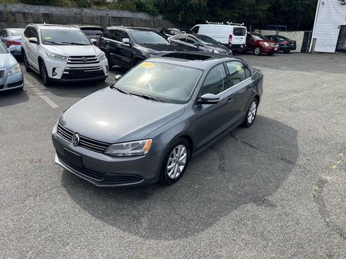 Used 2014 Volkswagen Jetta SE FWD image 2