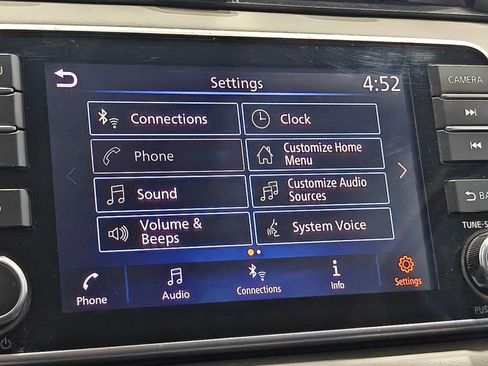 Used 2020 Nissan Versa SV image 29