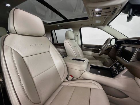 Used 2024 GMC Yukon XL Denali AWD/4WD image 41