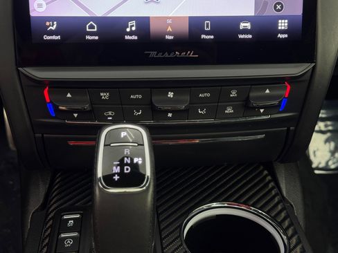 Used 2022 Maserati Quattroporte Modena Q4 image 33